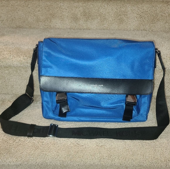 NWOT Michael Kors Laptop Messenger Bag - Picture 4 of 9